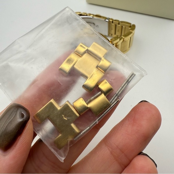 Vintage Coach Madison Authentic 2011 Gold Watch CA.72.3.34.0741 - Picture 7 of 10